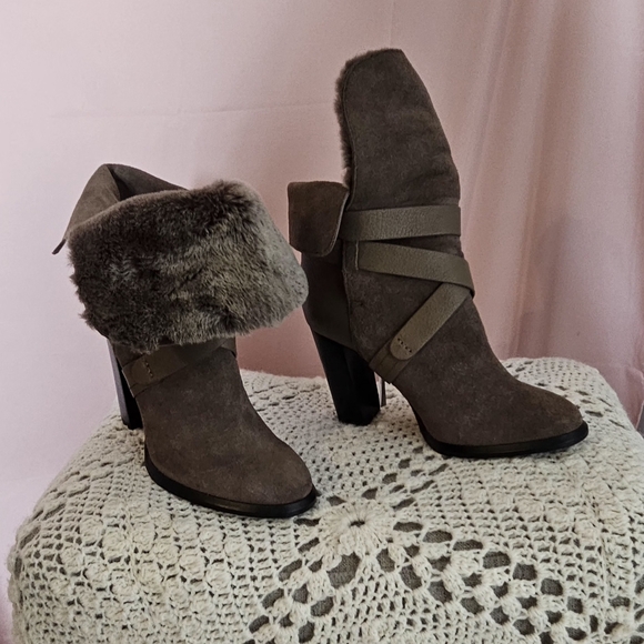 New ! Calvin Klein Taupe Leather and Fur Booties, size 7.5. - Picture 2 of 16